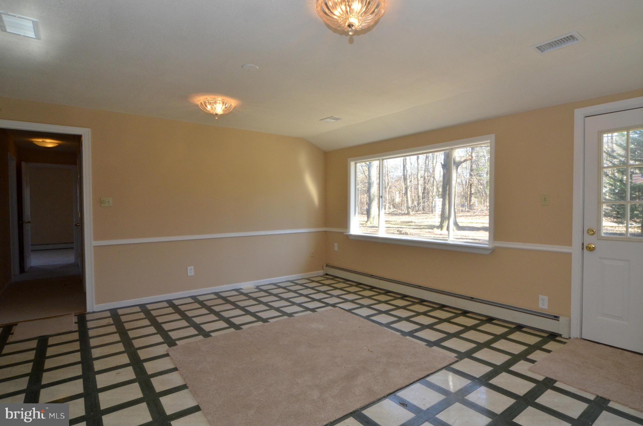 140 Waldo Road Pasadena, MD 21122 - Photo 20 of 30 Dining Room