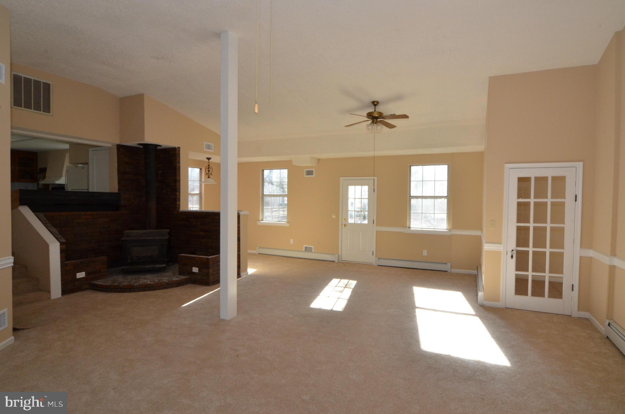 140 Waldo Road Pasadena, MD 21122 - Photo 5 of 30 Family Room