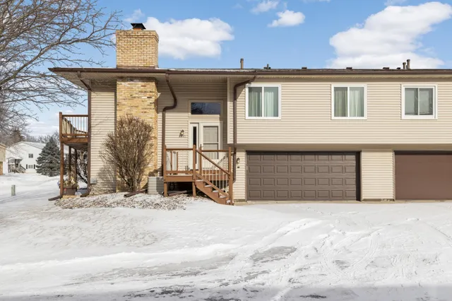 $229,900 | 2329 Amberwood Drive, Woodbury, MN 55125