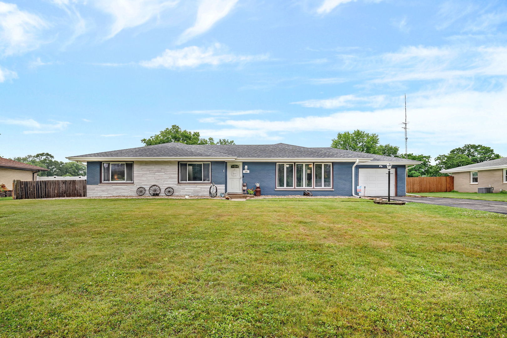 180 West Southmor Road Morris, IL 60450 - Photo 1 of 28
