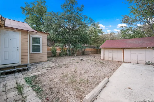 $1,500 | 515 East Courtland Place, San Antonio, TX 78212
