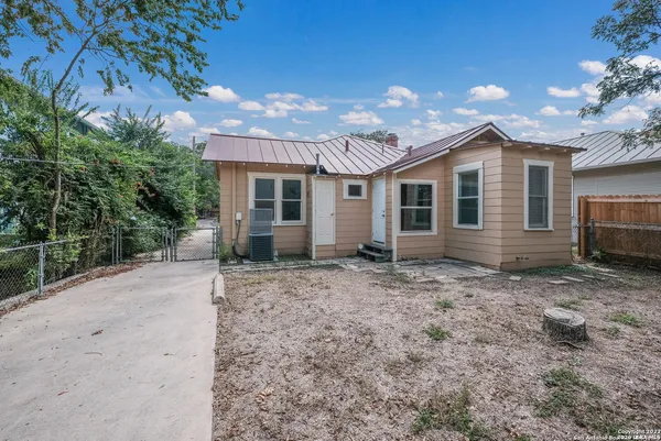 $1,500 | 515 East Courtland Place, San Antonio, TX 78212