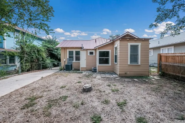 $1,500 | 515 East Courtland Place, San Antonio, TX 78212