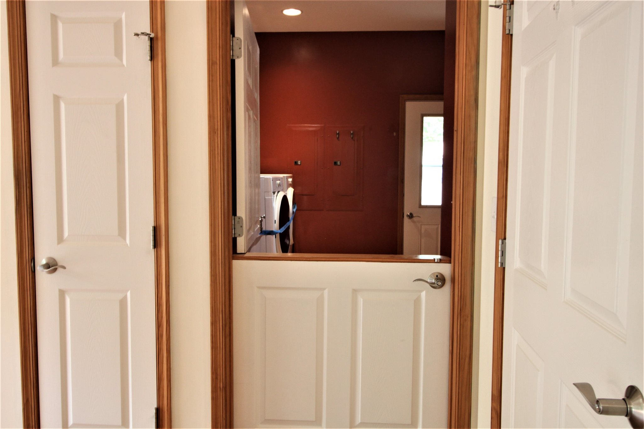 180 Ridgemore Drive Raphine, VA 24472 - Photo 67 of 68 a view of a bathroom with a sink and a mirror