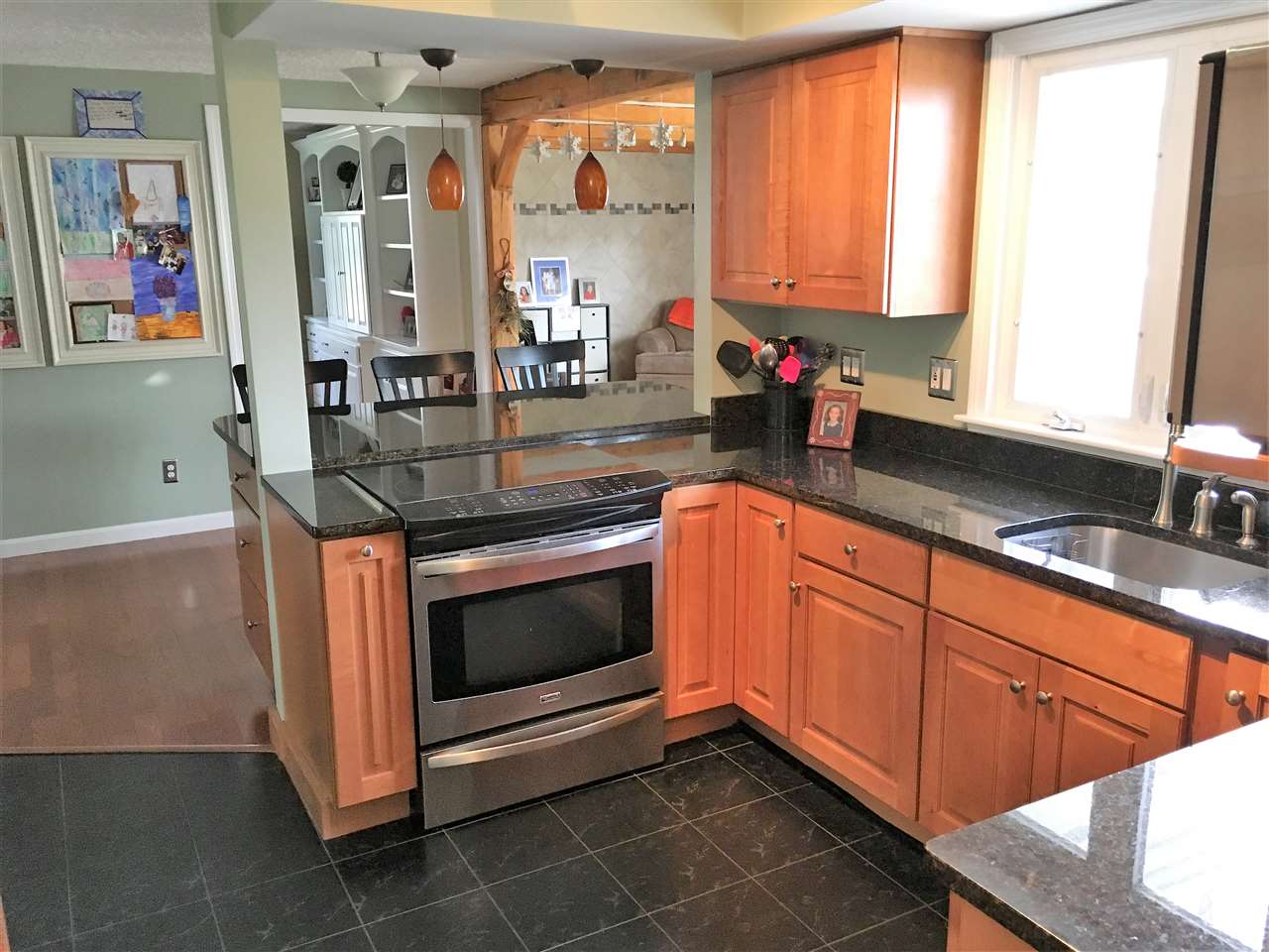 340 North Gate Road Manchester, NH 03104 - Photo 4 of 31 Gallery Image 4