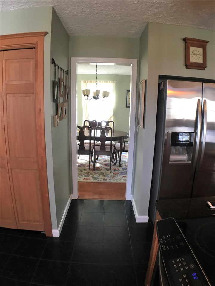 340 North Gate Road Manchester, NH 03104 - Photo 5 of 31 Gallery Image 5