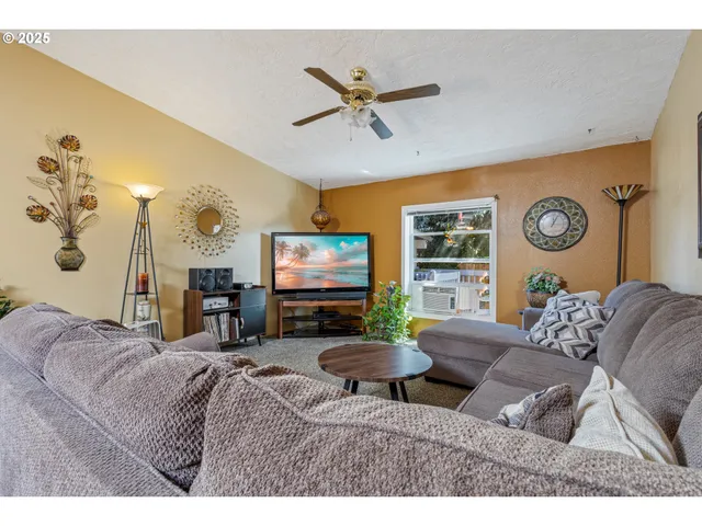 $159,900 | 1000 South McKern Court, Unit 85, Newberg, OR 97132