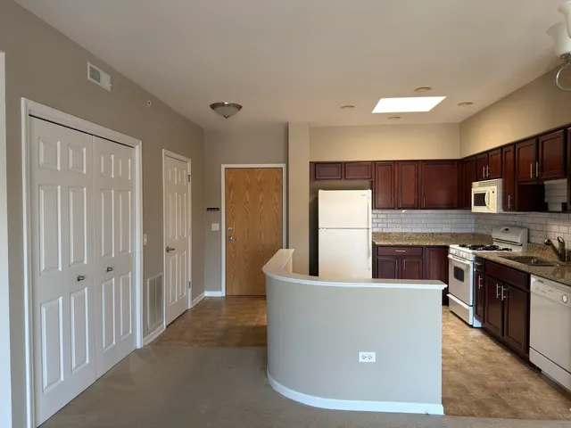 $2,250 | 3501 Wellington Court, Unit 409, Rolling Meadows, IL 60008