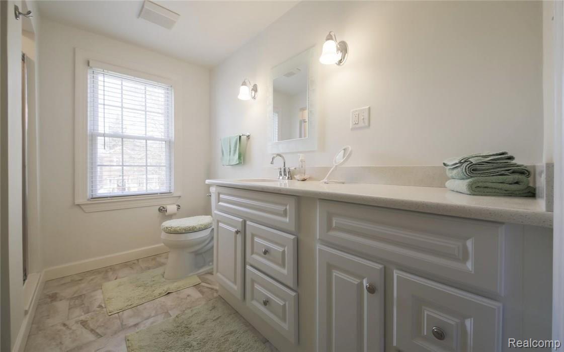 881 Fisher Road Grosse Pointe, MI 48230 - Photo 12 of 13 13-photo-web-1680x1050-108500.jpg