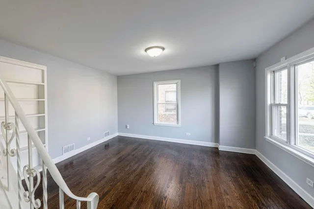 $2,800 | 237 East 143rd Street, Unit 1, Dolton, IL 60419