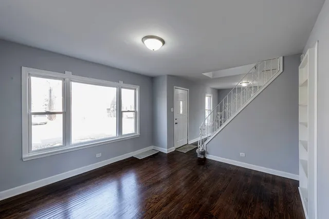 $2,800 | 237 East 143rd Street, Unit 1, Dolton, IL 60419