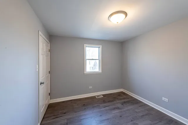 $2,800 | 237 East 143rd Street, Unit 1, Dolton, IL 60419