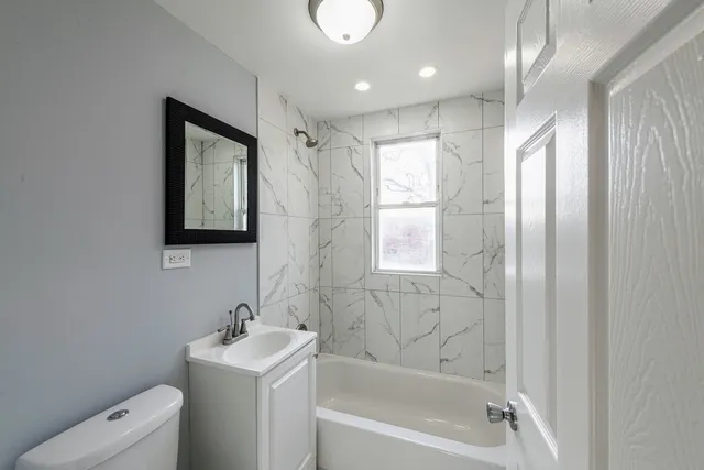 $2,800 | 237 East 143rd Street, Unit 1, Dolton, IL 60419