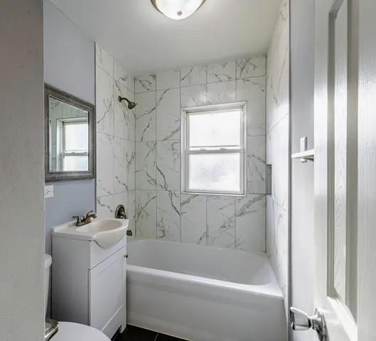 $2,800 | 237 East 143rd Street, Unit 1, Dolton, IL 60419