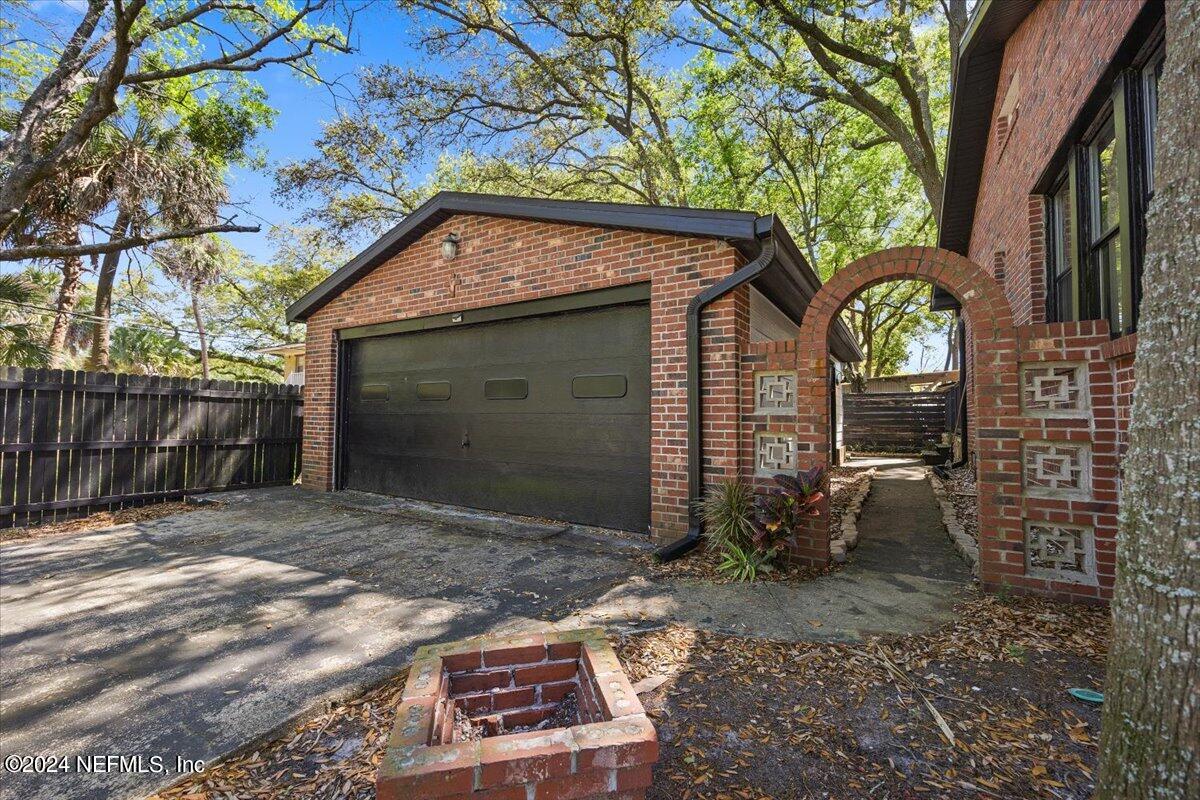2015 Reed Avenue Jacksonville, FL 32207 - Photo 18 of 27 a view of a house with a yard