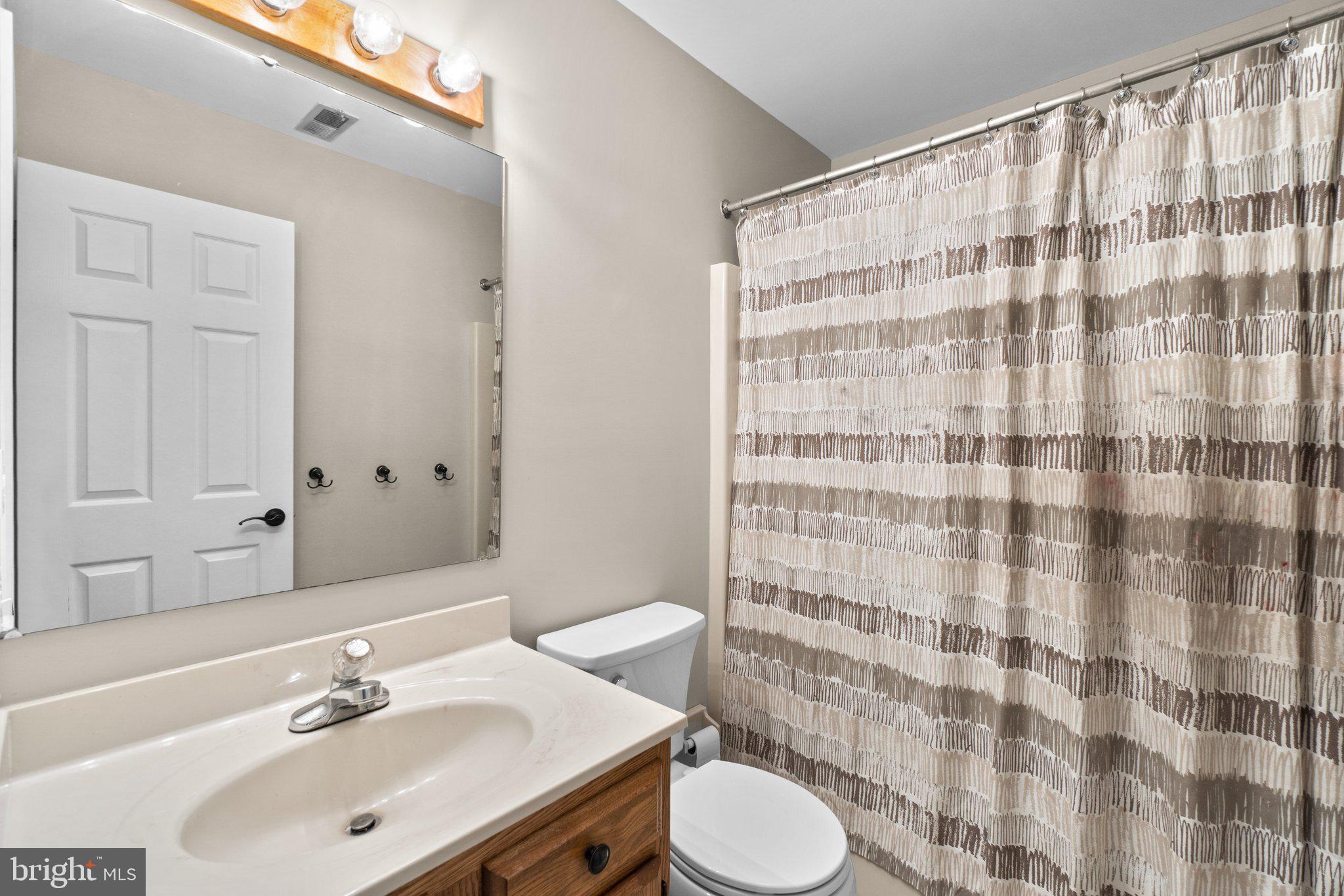 2713 Gillis Road Mount Airy, MD 21771 - Photo 34 of 47 Shared Hall Bathroom
