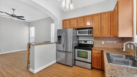 $379,900 | 4439 Spencer Street, Houston, TX 77007