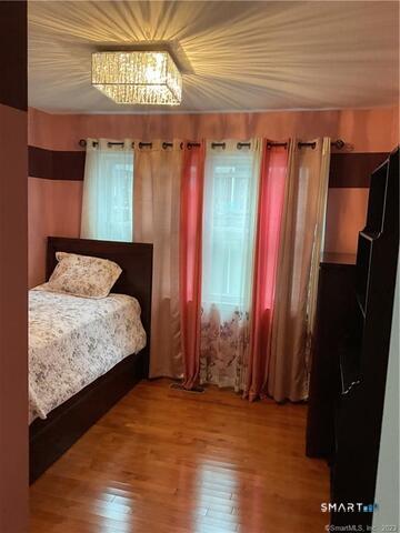25 Padanaram Road, Unit 84 Danbury, CT 06811 - Photo 28 of 34 a bedroom with a bed and a mirror