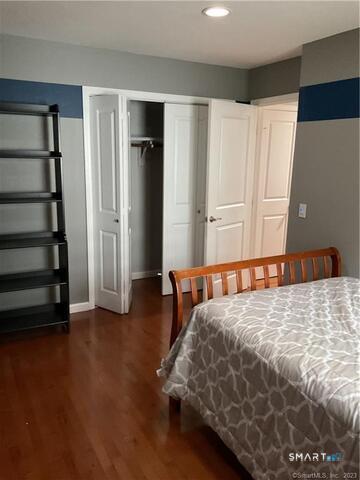 25 Padanaram Road, Unit 84 Danbury, CT 06811 - Photo 29 of 34 a bedroom with a bed and a window