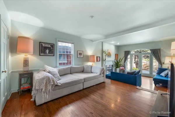 $699,900 | 507 South Hi Lusi Avenue, Mount Prospect, IL 60056