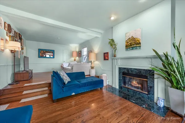 $699,900 | 507 South Hi Lusi Avenue, Mount Prospect, IL 60056