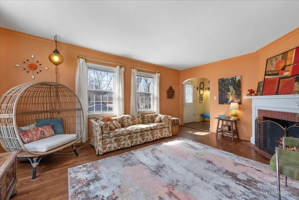 $699,900 | 507 South Hi Lusi Avenue, Mount Prospect, IL 60056