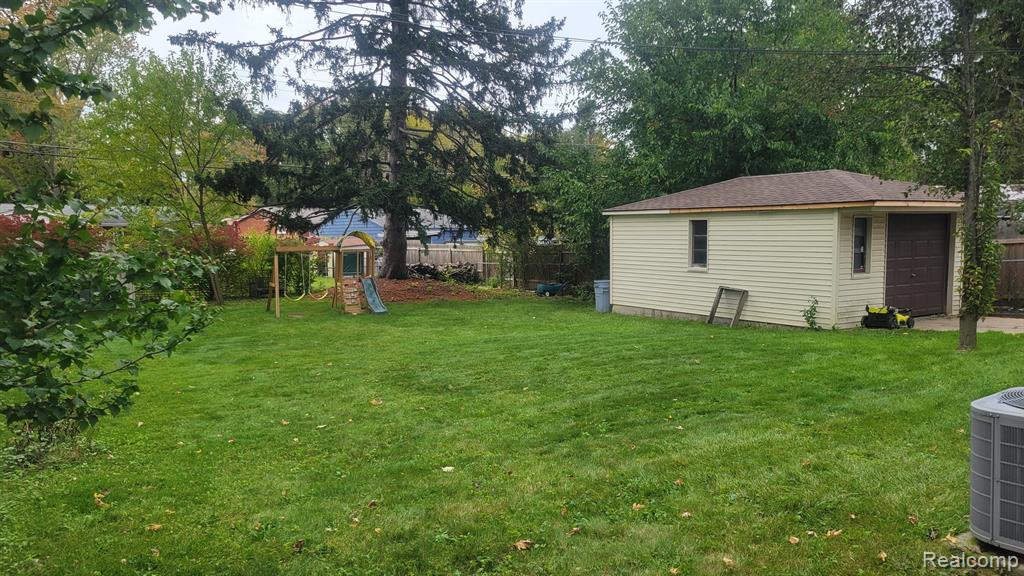 22123 Inkster Road Farmington Hills, MI 48336 - Photo 4 of 28