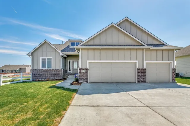 $432,958 | 4901 Emerald Court, Maize, KS 67101