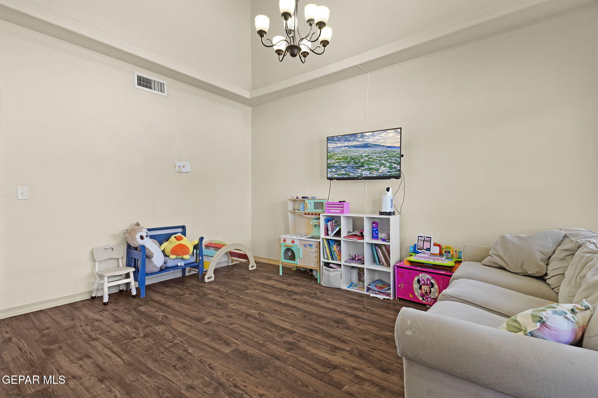 3152 Rustic Hidden Drive El Paso, TX 79938 - Photo 9 of 38 a living room with furniture and a wooden floor