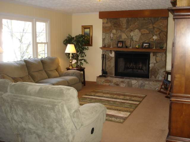 13 Cobblestone Road Greenville, SC 29615 - Photo 3 of 25 Gallery Image 3