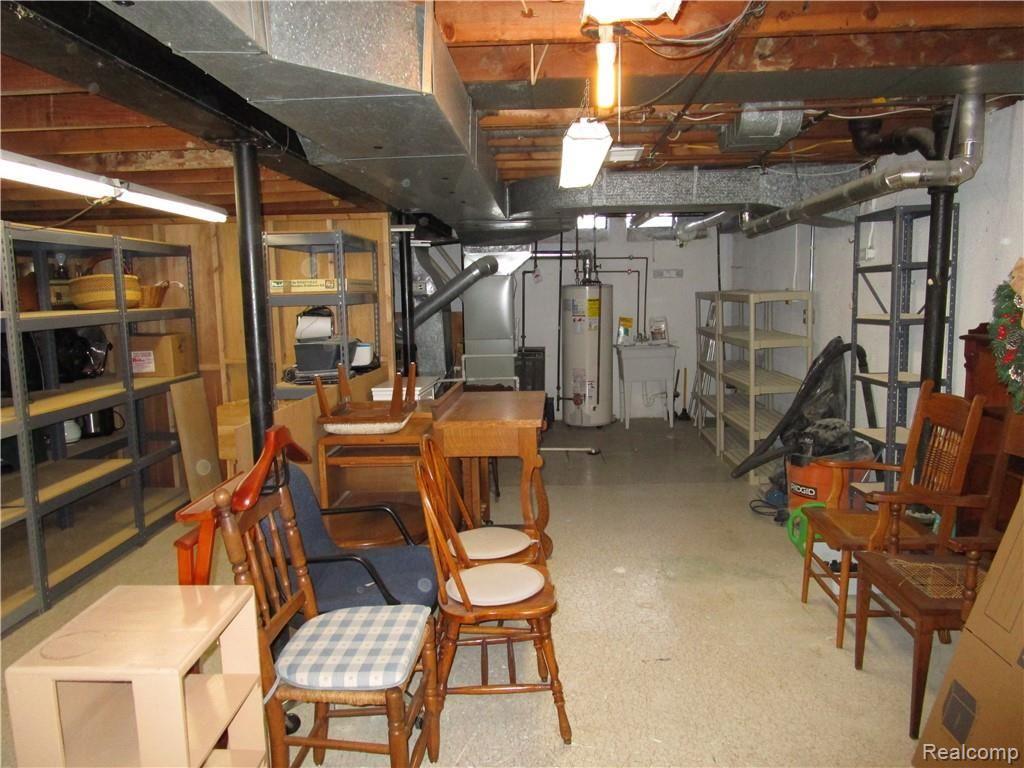 16000 Riverside Drive Livonia, MI 48154 - Photo 32 of 35 IMG_8277.JPG