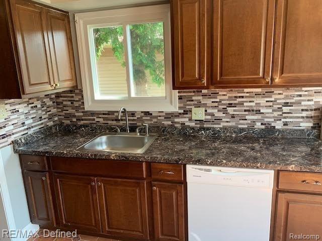 1484 Colony Drive Rochester, MI 48307 - Photo 9 of 53 0-5.jpg