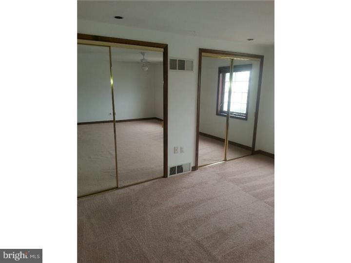 12461 Barbary Road Philadelphia, PA 19154 - Photo 11 of 25 Bedroom - Main
