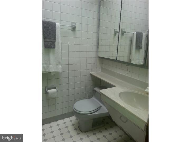 12461 Barbary Road Philadelphia, PA 19154 - Photo 21 of 25 Half Bath