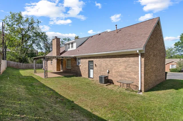 a view of a house with backyard and porch