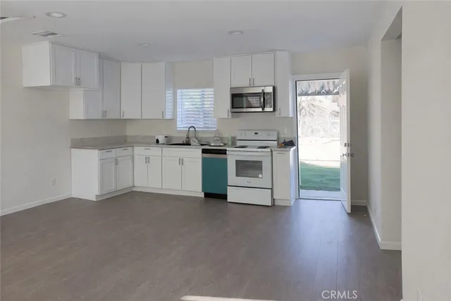 $2,395 | 1204 East Ave Q4, Unit B, Palmdale, CA 93550