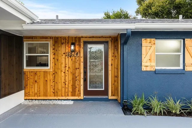 a view of entrance to house