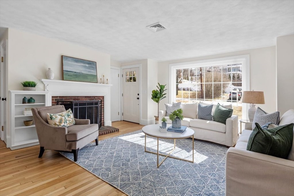 27 Bulow Road Hingham, MA 02043 - Photo 4 of 28 Gallery Image 4