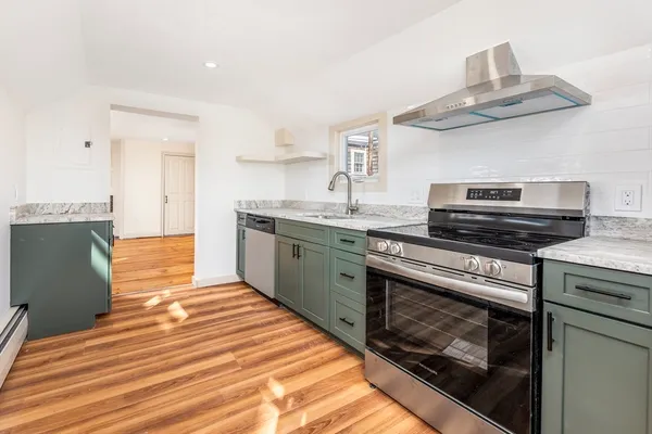 $2,800 | 108 Washington Street, Unit 2, Marblehead, MA 01945