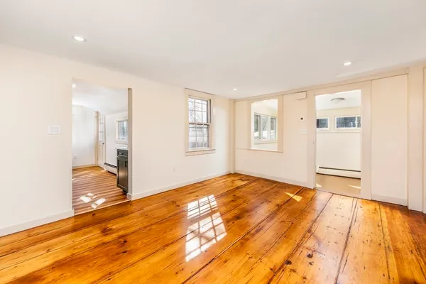 $2,800 | 108 Washington Street, Unit 2, Marblehead, MA 01945