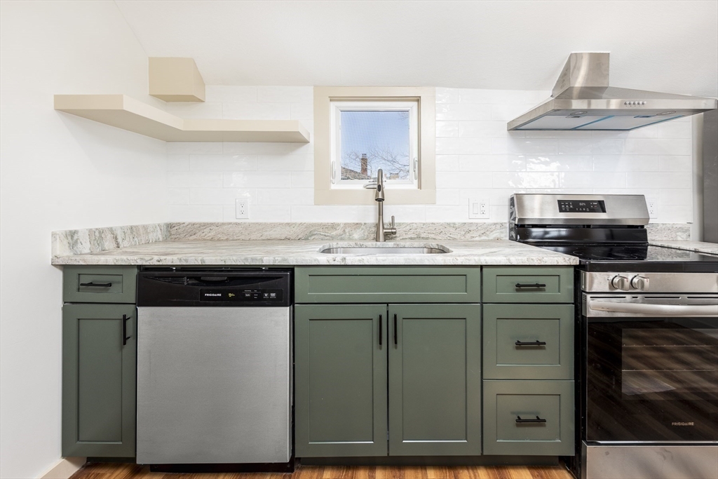 108 Washington Street, Unit 2 Marblehead, MA 01945 - Photo 16 of 23