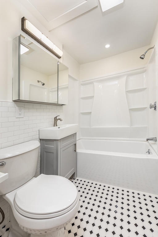 108 Washington Street, Unit 2 Marblehead, MA 01945 - Photo 3 of 23