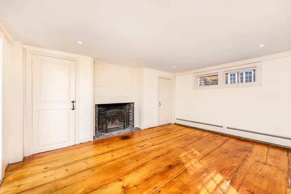 $2,800 | 108 Washington Street, Unit 2, Marblehead, MA 01945