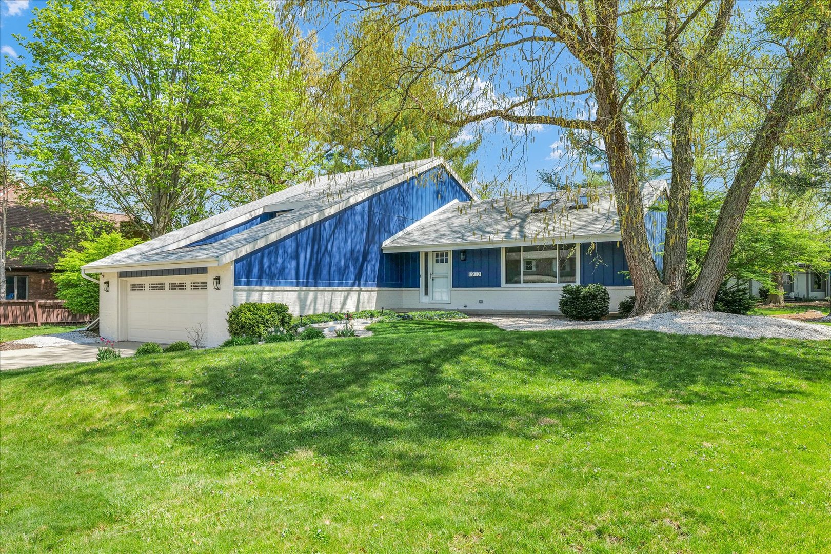 1912 Woodfield Road Champaign, IL 61822 - Photo 3 of 48 Gallery Image 3