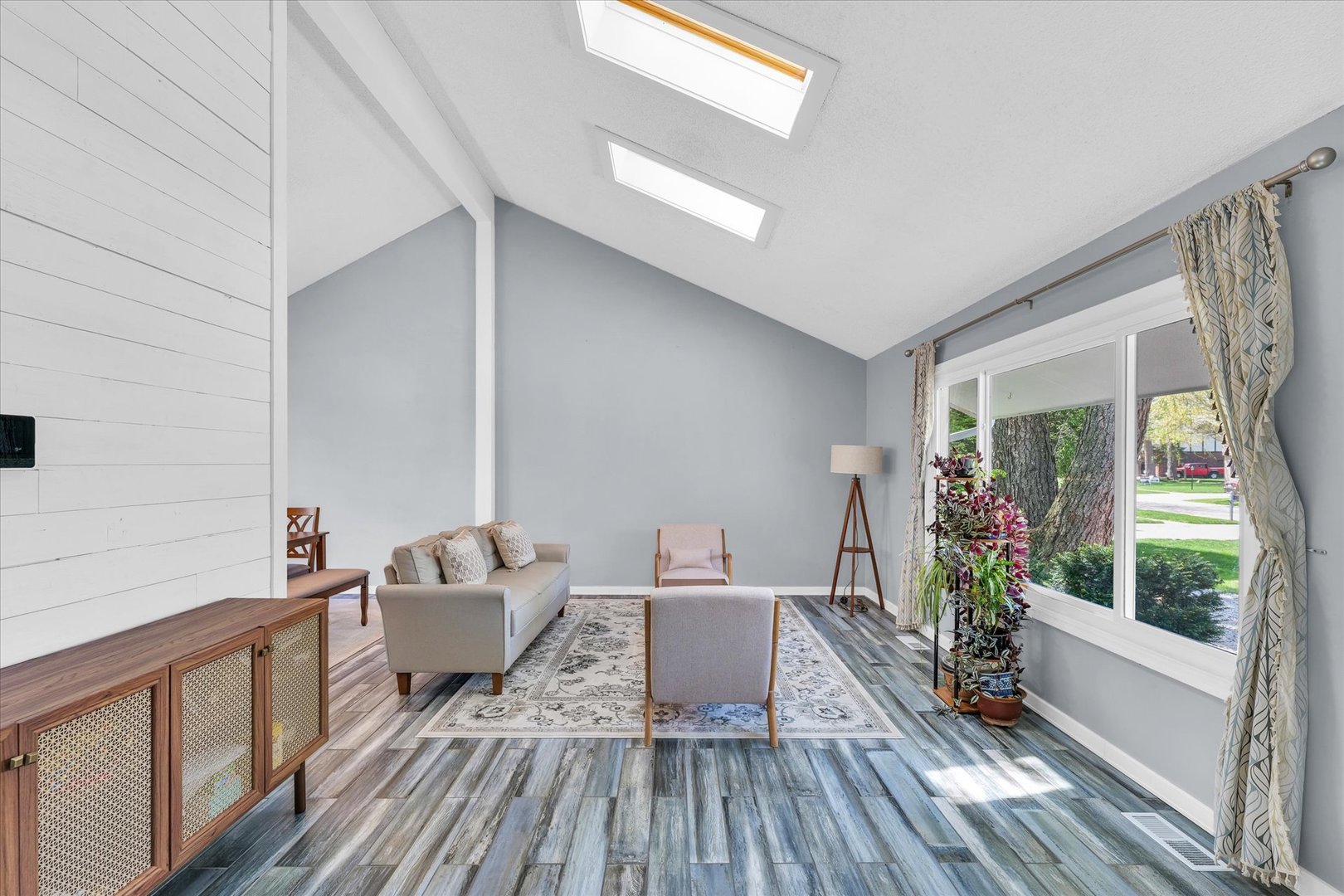 1912 Woodfield Road Champaign, IL 61822 - Photo 9 of 48 Gallery Image 9