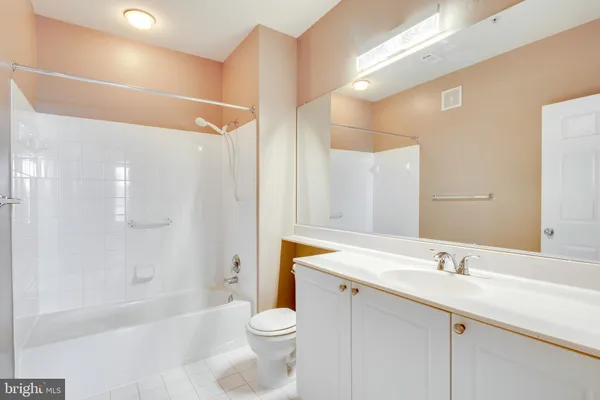 $2,700 | 9480 Virginia Center Boulevard, Unit 308, Vienna, VA 22181