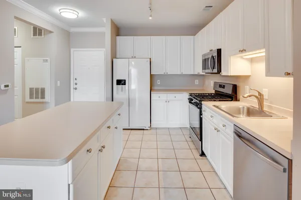 $2,700 | 9480 Virginia Center Boulevard, Unit 308, Vienna, VA 22181