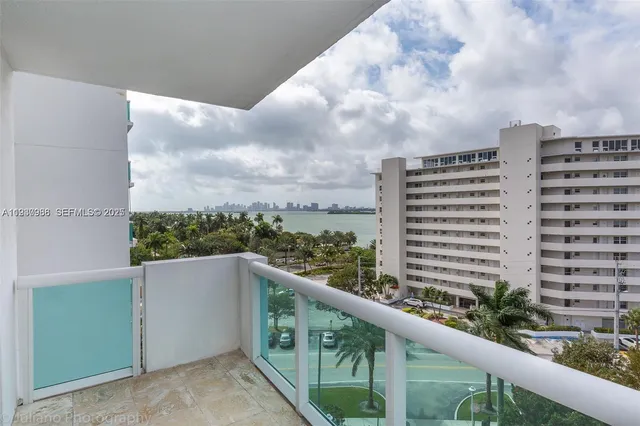 $2,950 | 7900 Harbor Island Drive, Unit 622, North Bay Village, FL 33141