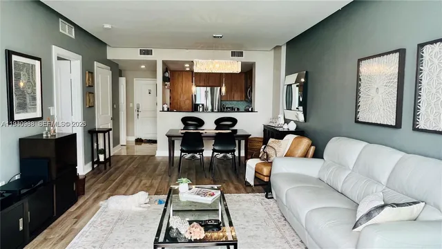 $2,950 | 7900 Harbor Island Drive, Unit 622, North Bay Village, FL 33141