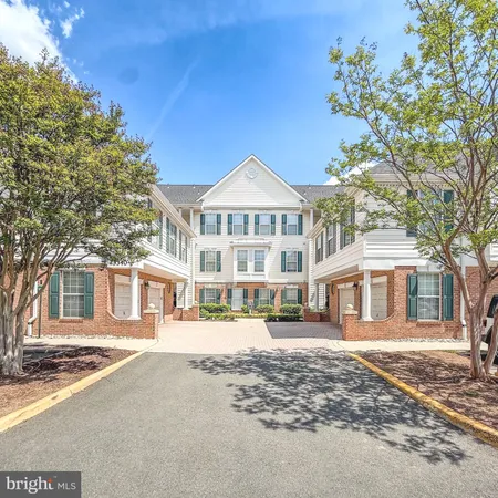 $439,900 | 25340 Lake Mist Square, Unit 304, Chantilly, VA 20152